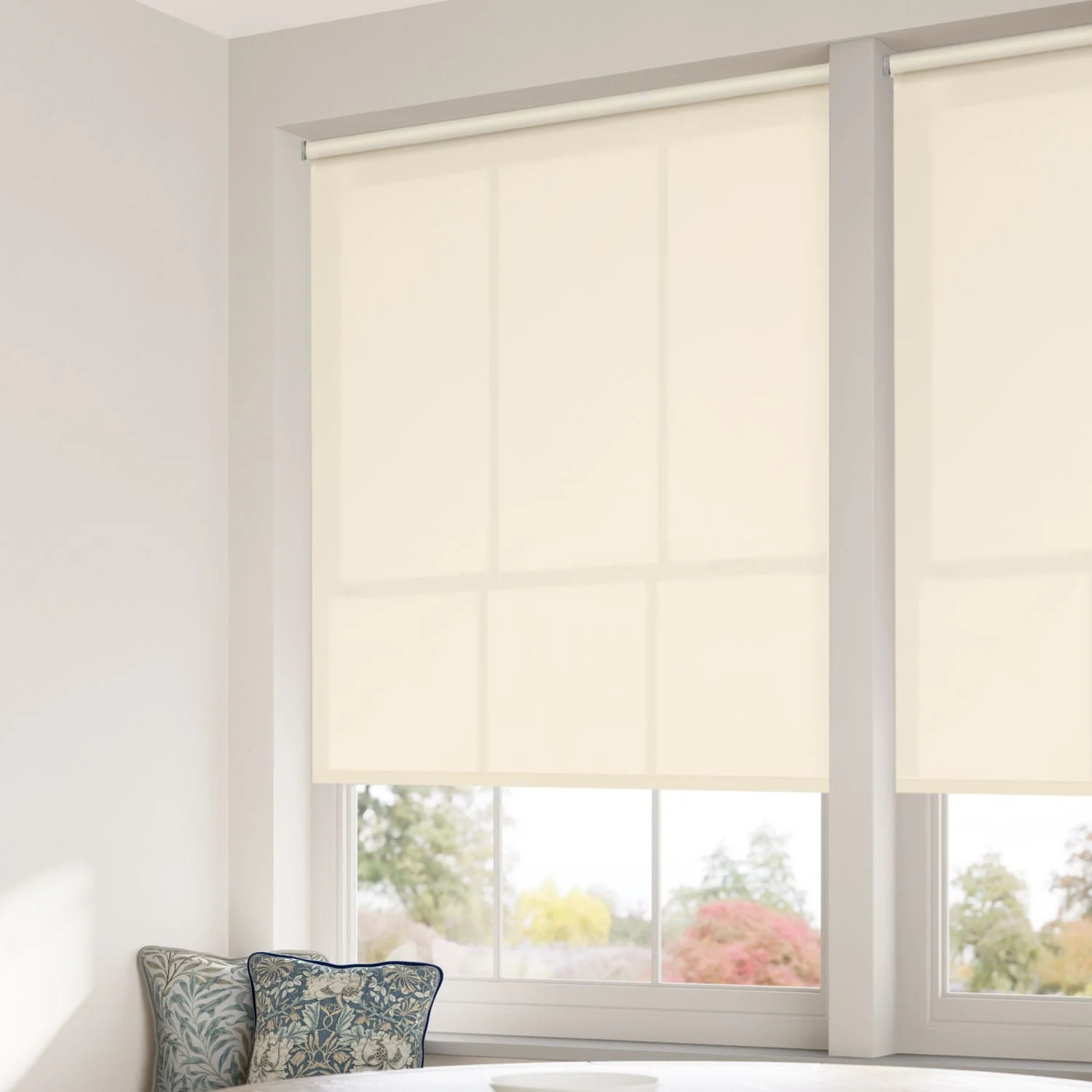 Electric Valencia French Cream Roller Blind - Image 3